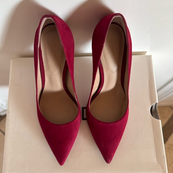 Elegant Red Stiletto Heels - Picture 5 of 8